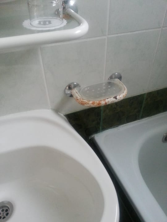 Bad. Seifenhalter verrostet. Hotel Baross