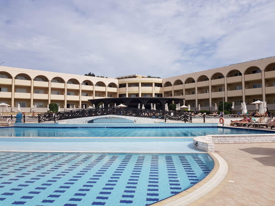 Außenansicht Hotel Kalithea Horizon Royal