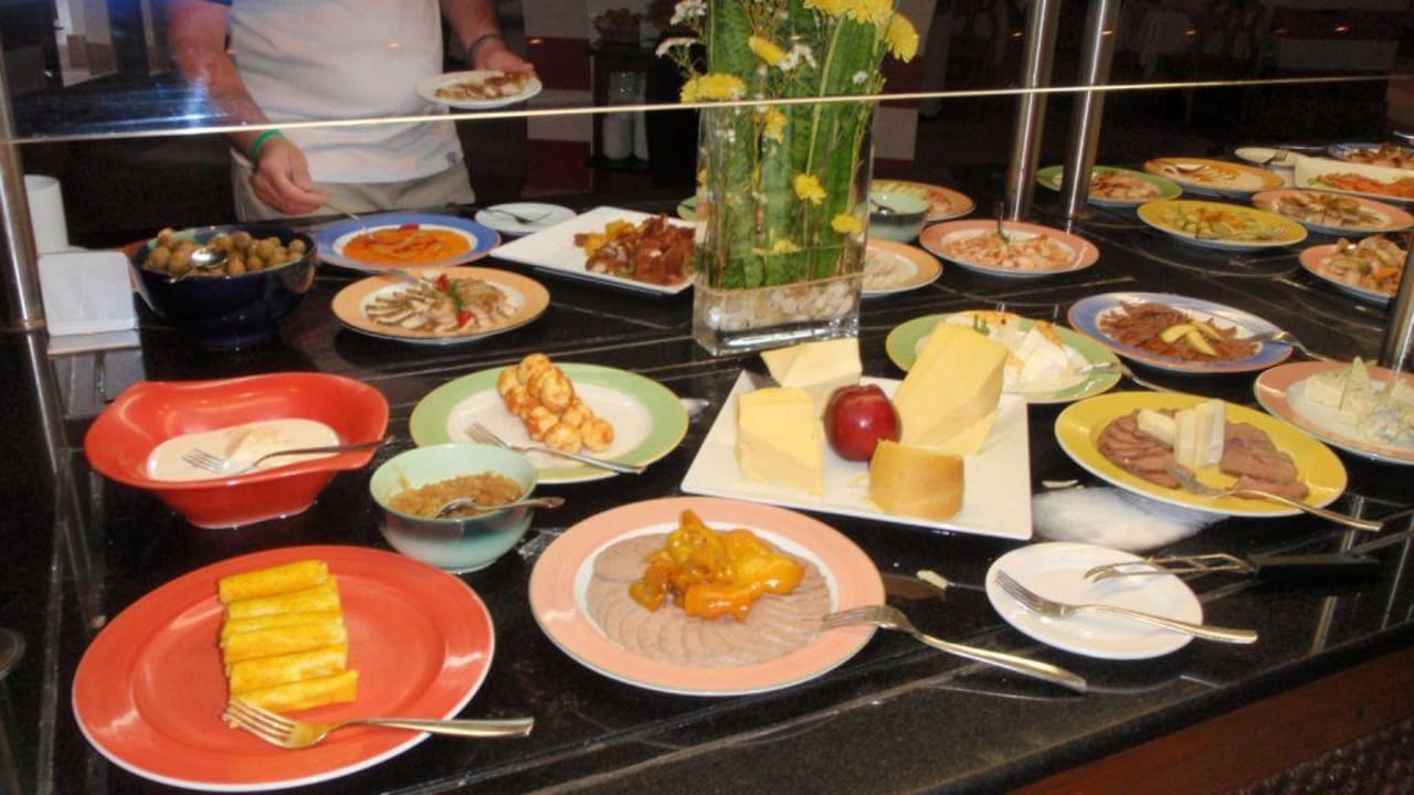 Käse, Tapas, Salate beim Abendbuffet The Grand Hotel Sharm El Sheikh
