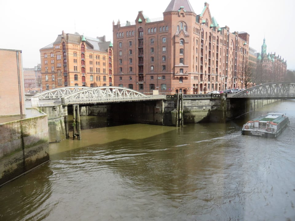 Blick aus der Lobby AMERON Hamburg Hotel Speicherstadt