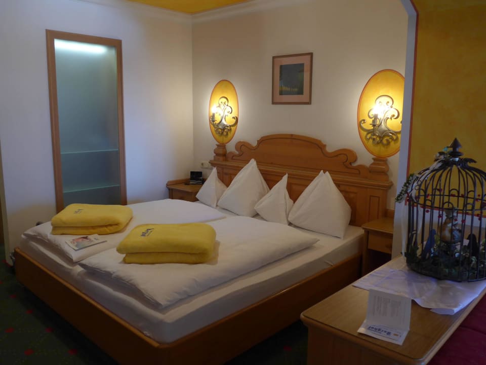 Bett im Zi. 310 Hotel Berghof | St. Johann in Salzburg