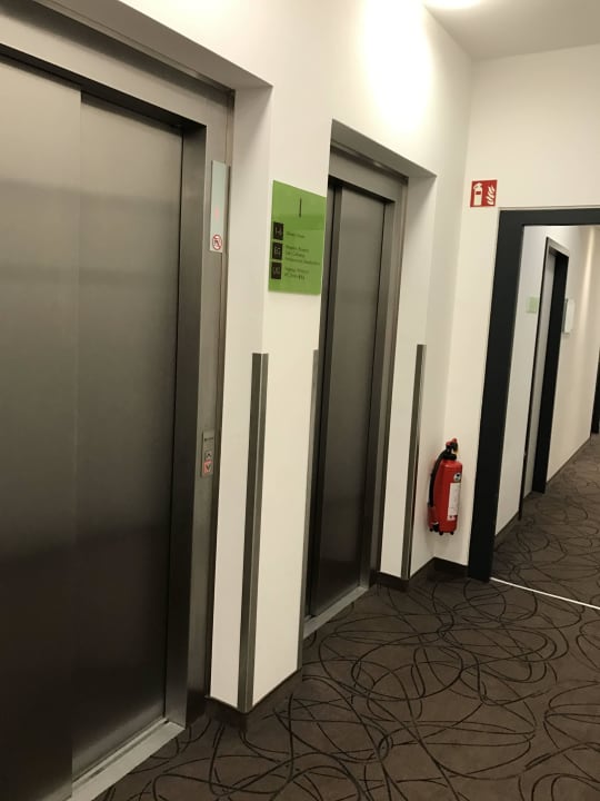 Fahrstühle Super 8 by Wyndham Munich City West