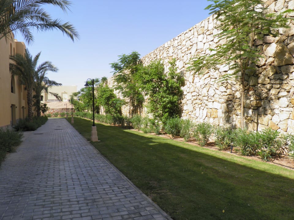 Droga między budynkami Stella Garden Resort & Spa, Makadi Bay