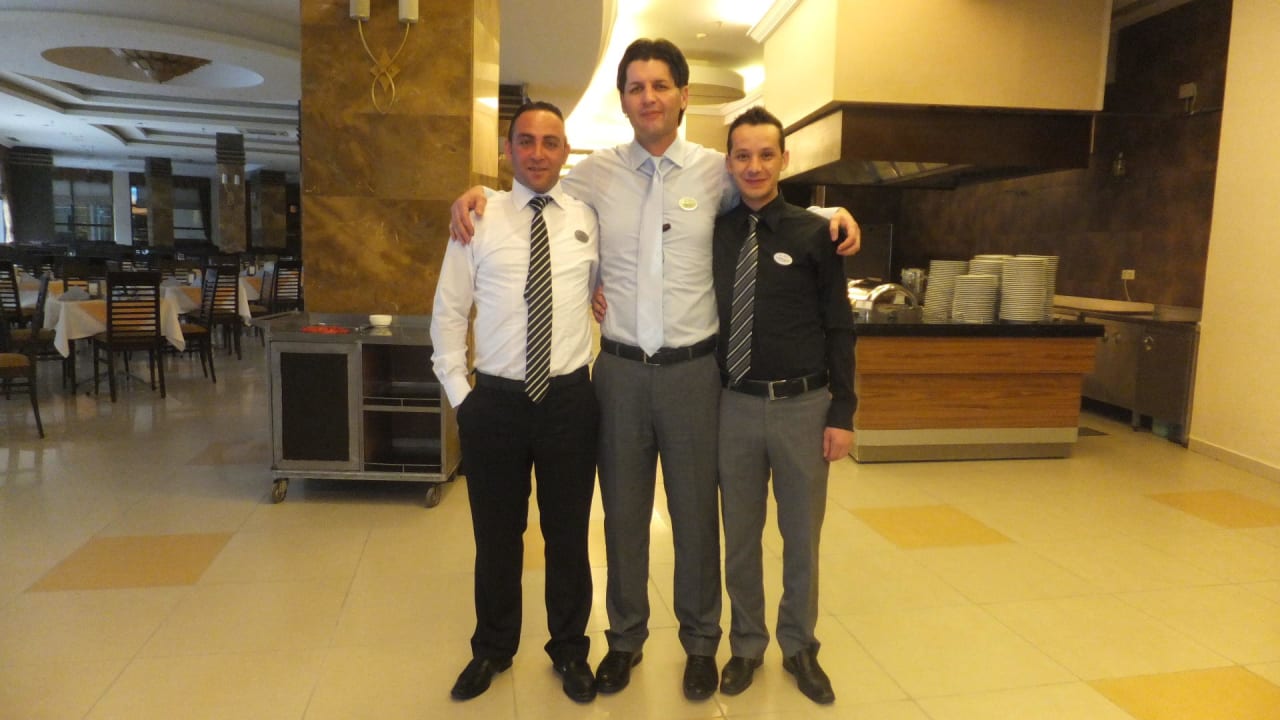 Sinan und Mitarbeiter Alaiye Resort & Spa