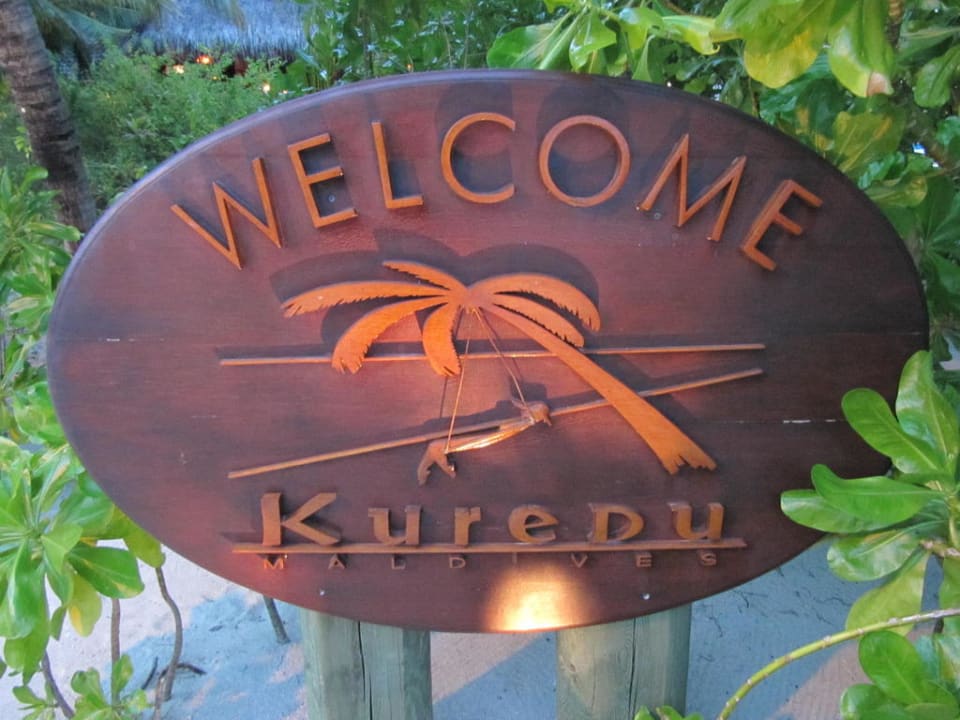 Weg vom Steg zur Insel Kuredu Island Resort & Spa