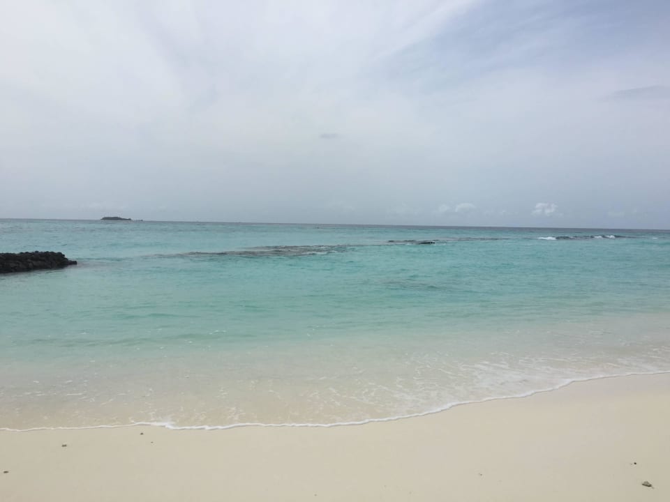 Strand mit Riff Summer Island Maldives