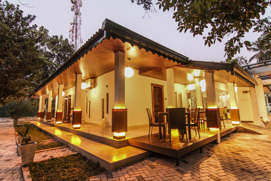 Außenansicht Clove Transit Hotel