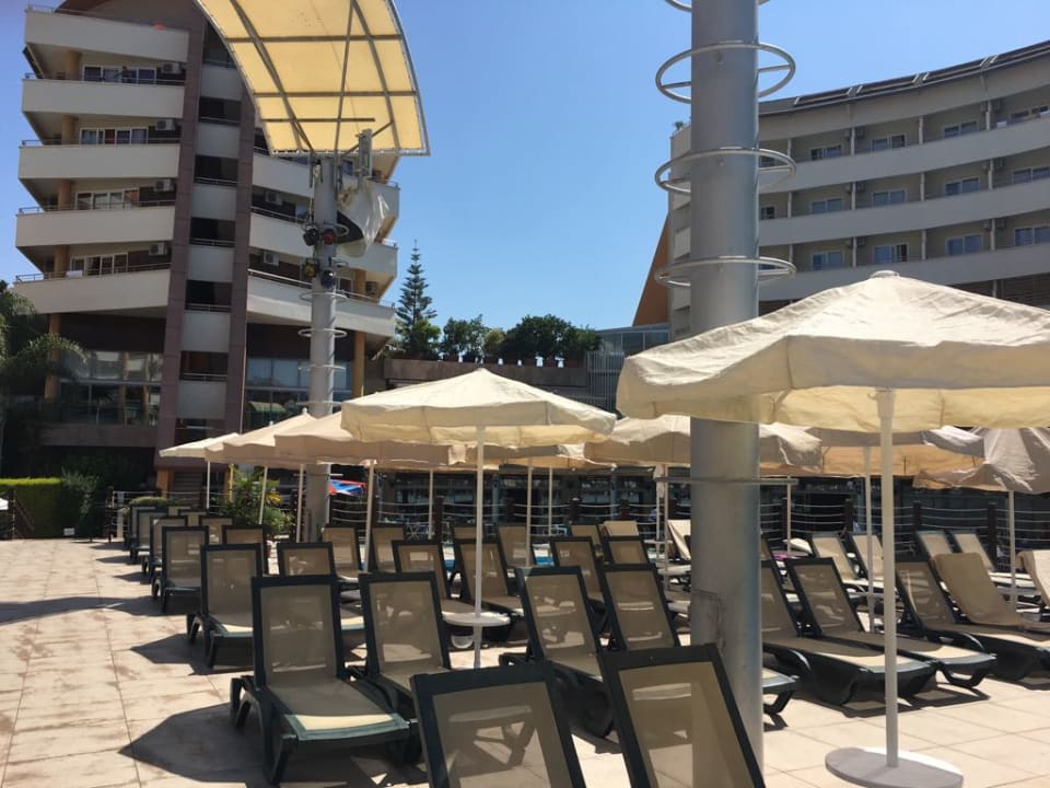 Über-Pool-Platform Alaiye Resort & Spa