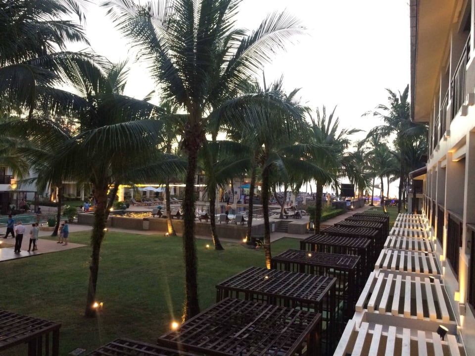 Ausblick aus unserem Deluxe Room The Briza Beach Resort Khaolak