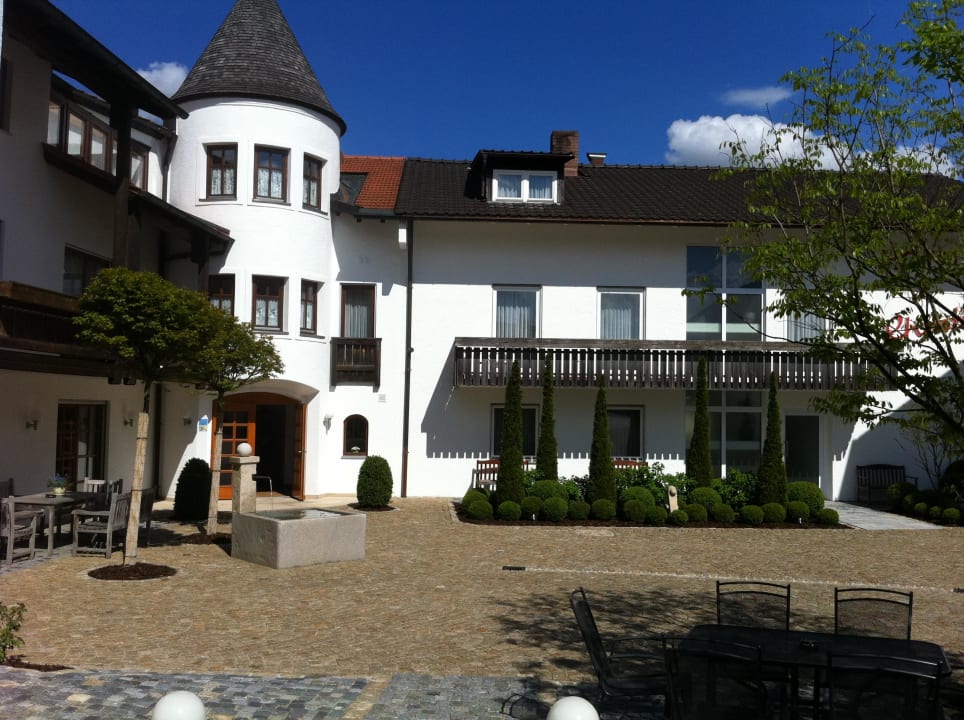 Blick über den Hof auf das Hotel Hotel Christiane