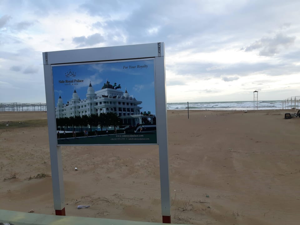 Zukünftiger Strandabschnitt links.neben Crown Pala Side Royal Palace Hotel & Spa