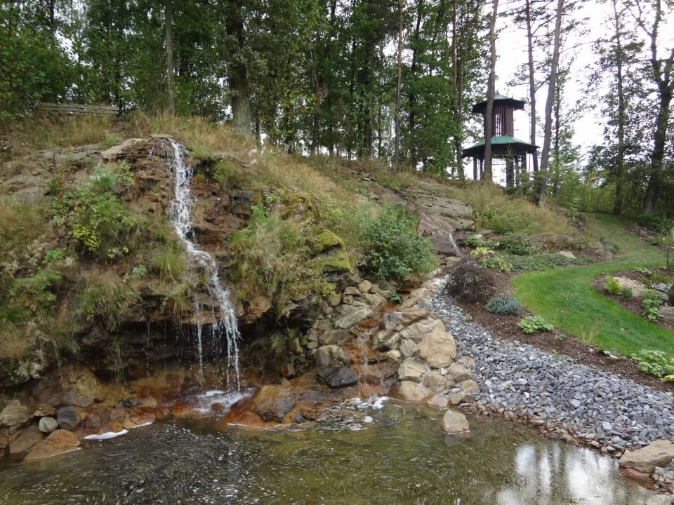 Wasserspiel im Garten Spirit & SPA Hotel Birkenhof am Elfenhain
