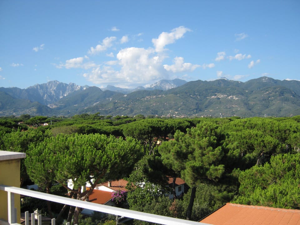 Blick von der Dachterrasse Hotel Venezia Marina di Pietrasanta