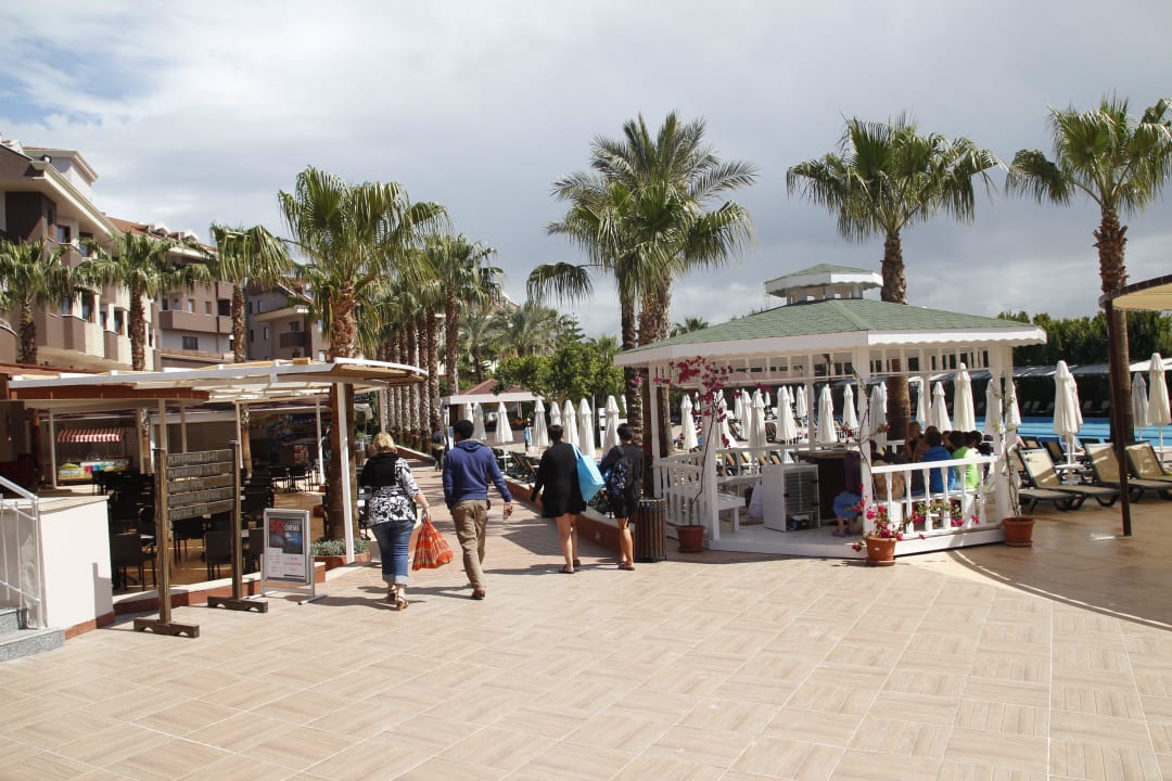 Pavillion mit landestypischem Gözleme ("Crèpes") Hane Family Resort