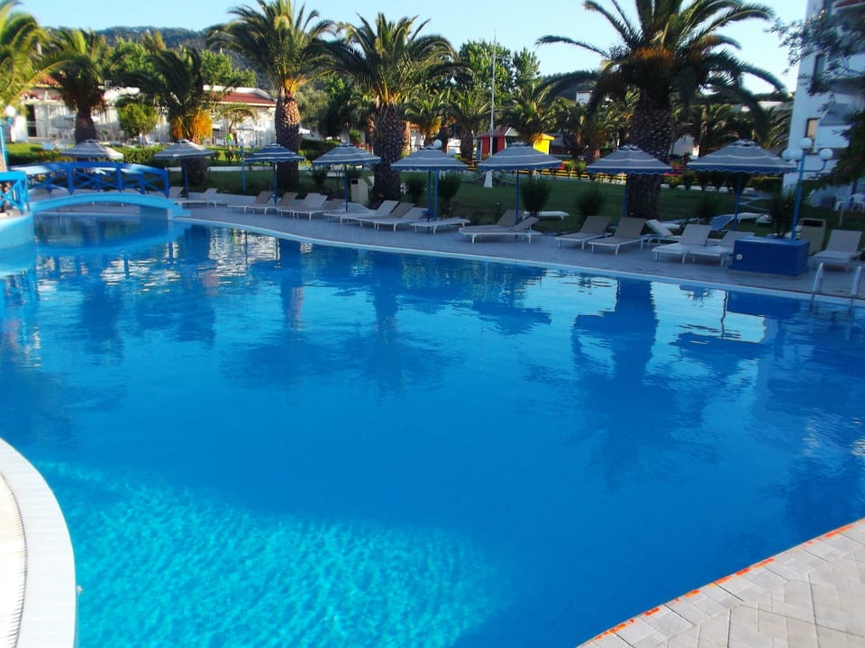 Schöne Poolanlage Hotel Filerimos Village