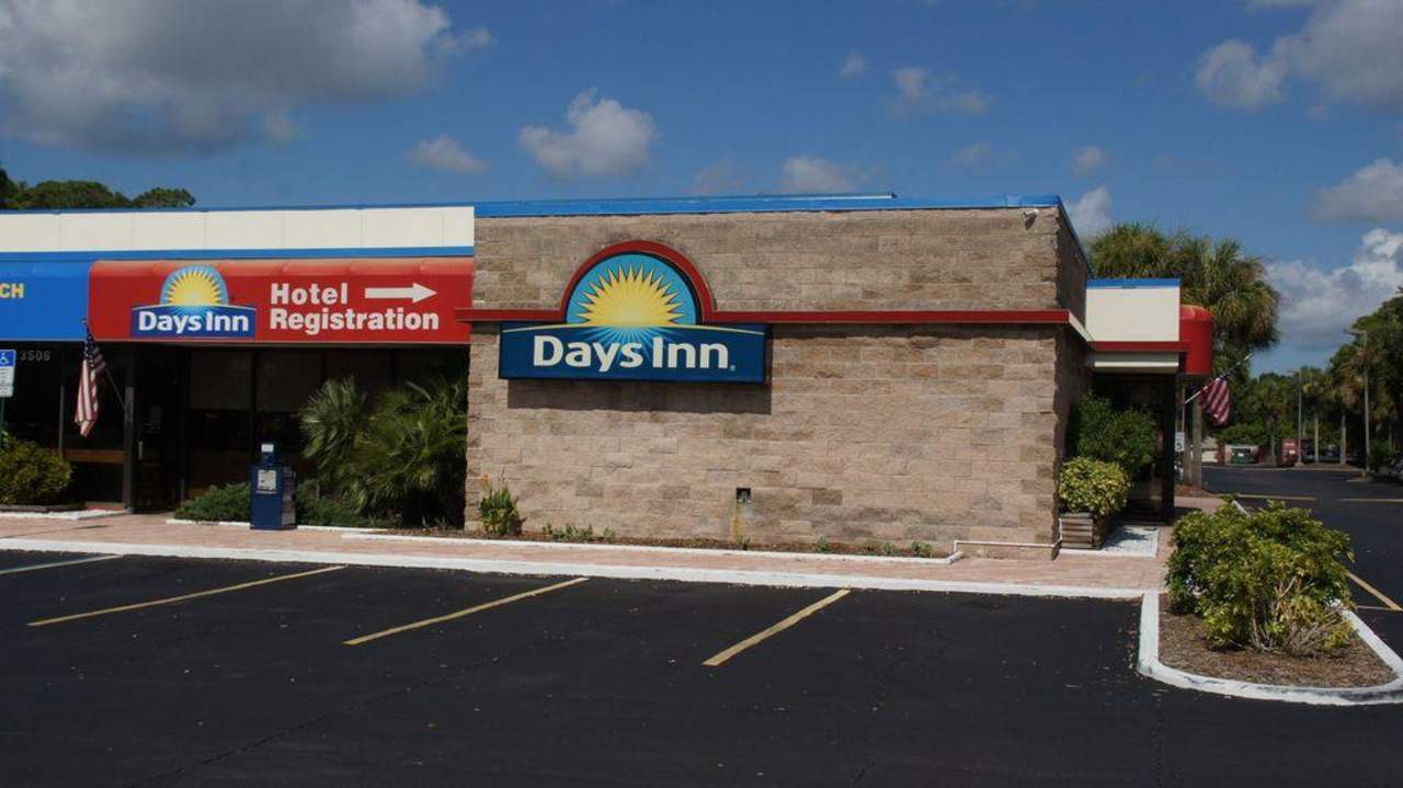 Lobby Hotel Days Inn Bradenton Near The Gulf