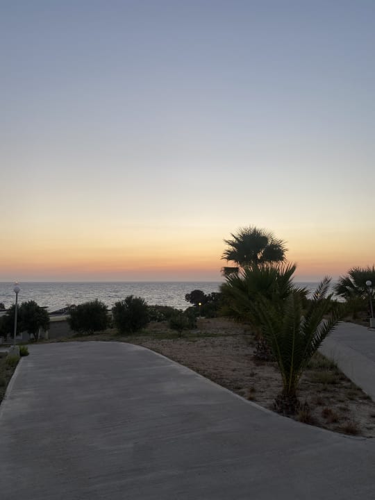 Strand Hotel Kouros Palace