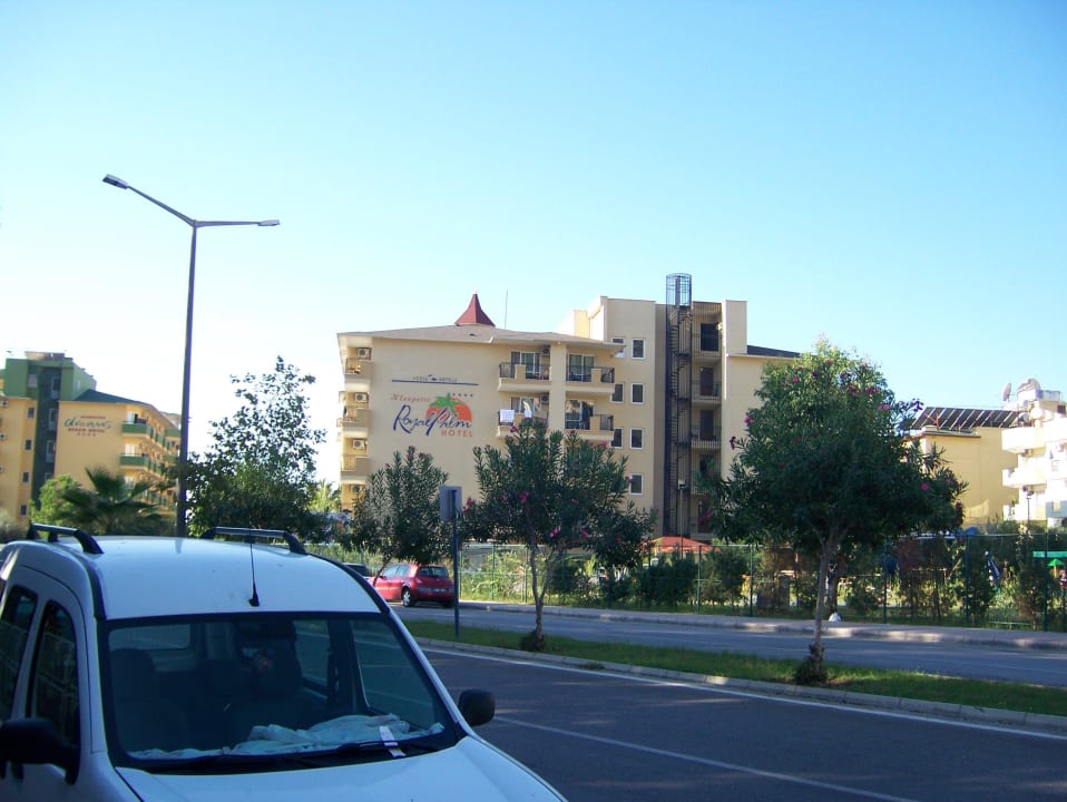 Blick von der Strasse Hotel Kleopatra Royal Palm