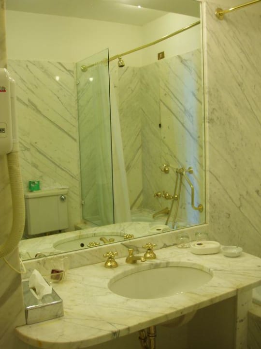 Das Bad in Marmor Palace Grand Hotel Varese