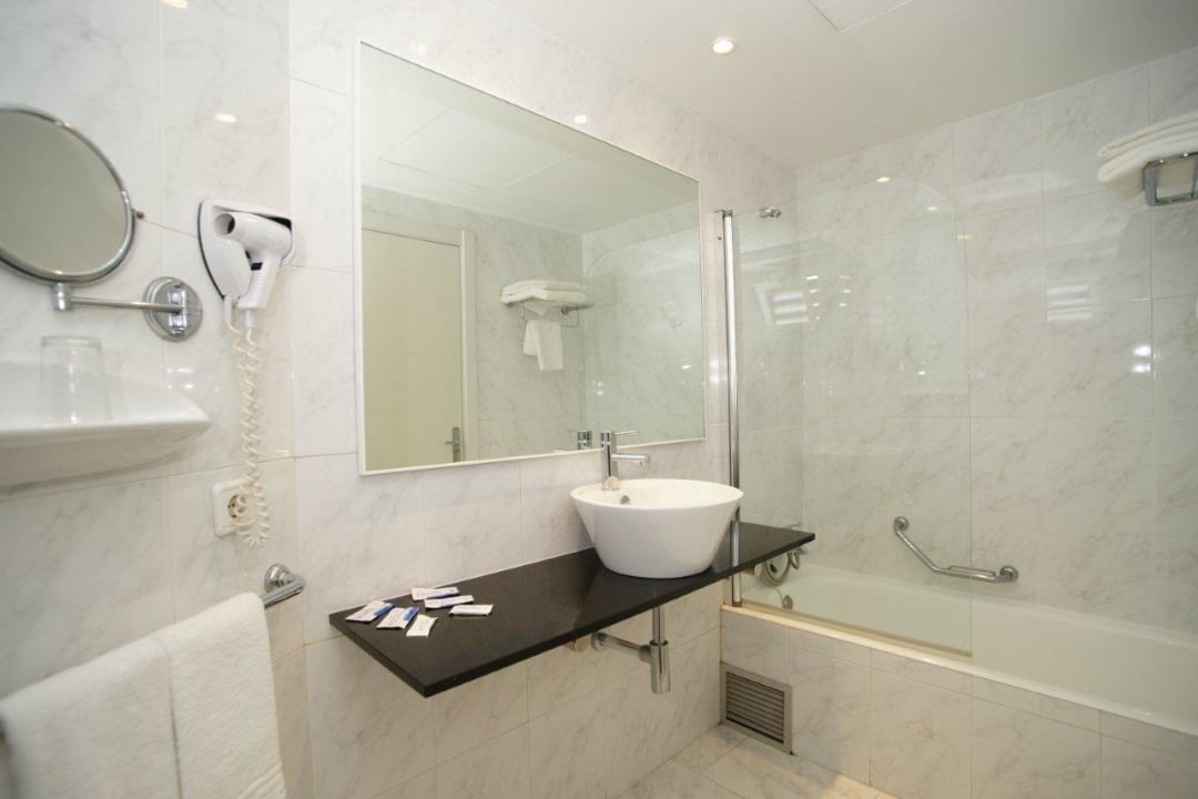 Badezimmer Bahía de Alcúdia Hotel & Spa