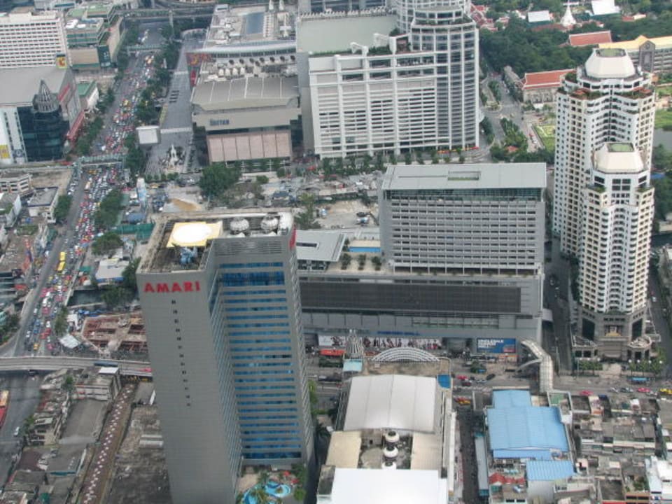 Hotelgebäude. The Arnoma Hotel