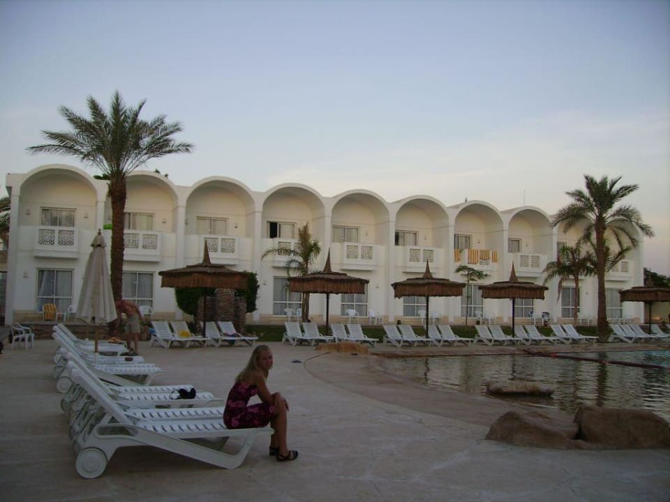 Vor den Bungalows Reef Oasis Beach Resort