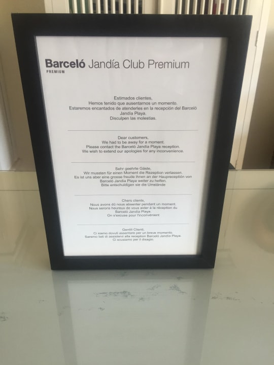 Rezeption nur bei Anreisen besetzt Occidental Jandía Royal Level - Adults only