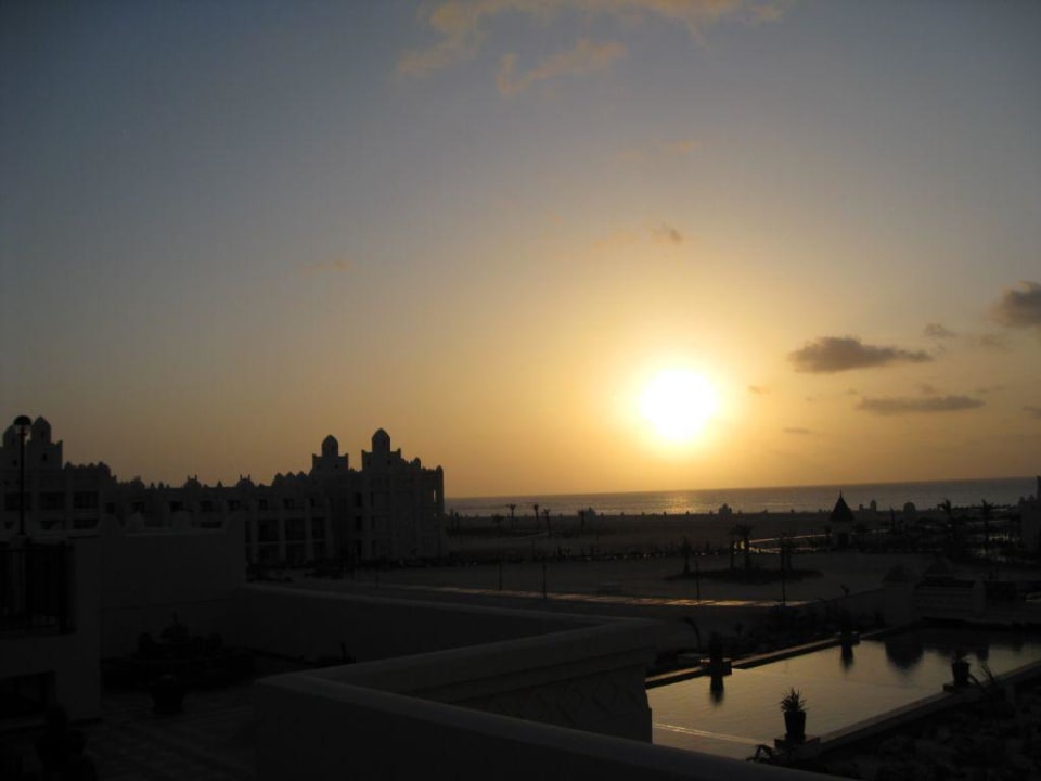 Es gibt auch dort schöne Sonnenuntergänge Hotel Riu Karamboa