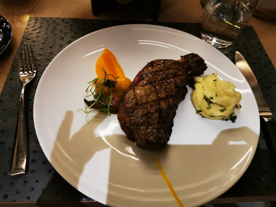 Gastro Saadiyat Rotana Resort &  Villas