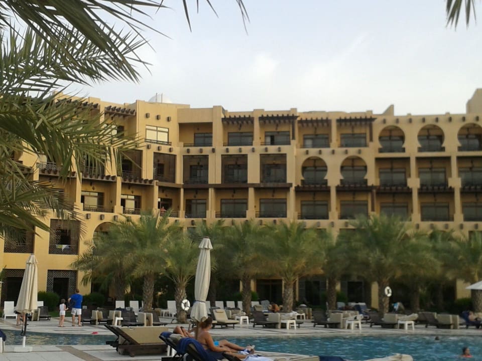 Ansicht vom Pool zum Hotel Rixos Al Mairid Ras Al Khaimah