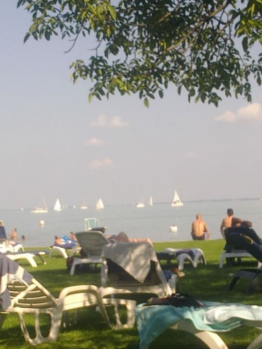 Liegewiese & Strand Danubius Hotel Marina