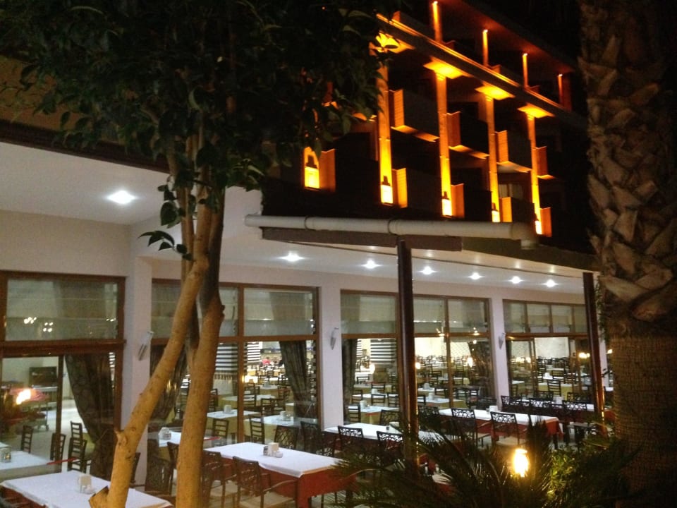 Restaurant mit Terrasse Hane Family Resort