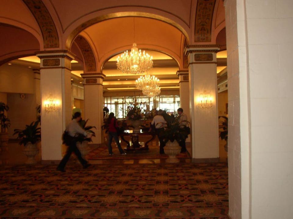 Lobby Omni Shoreham Hotel
