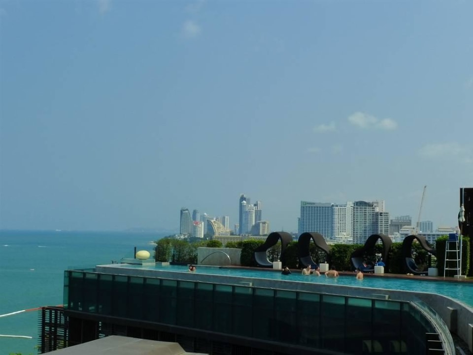 Ausblick vom Pool Hilton Pattaya