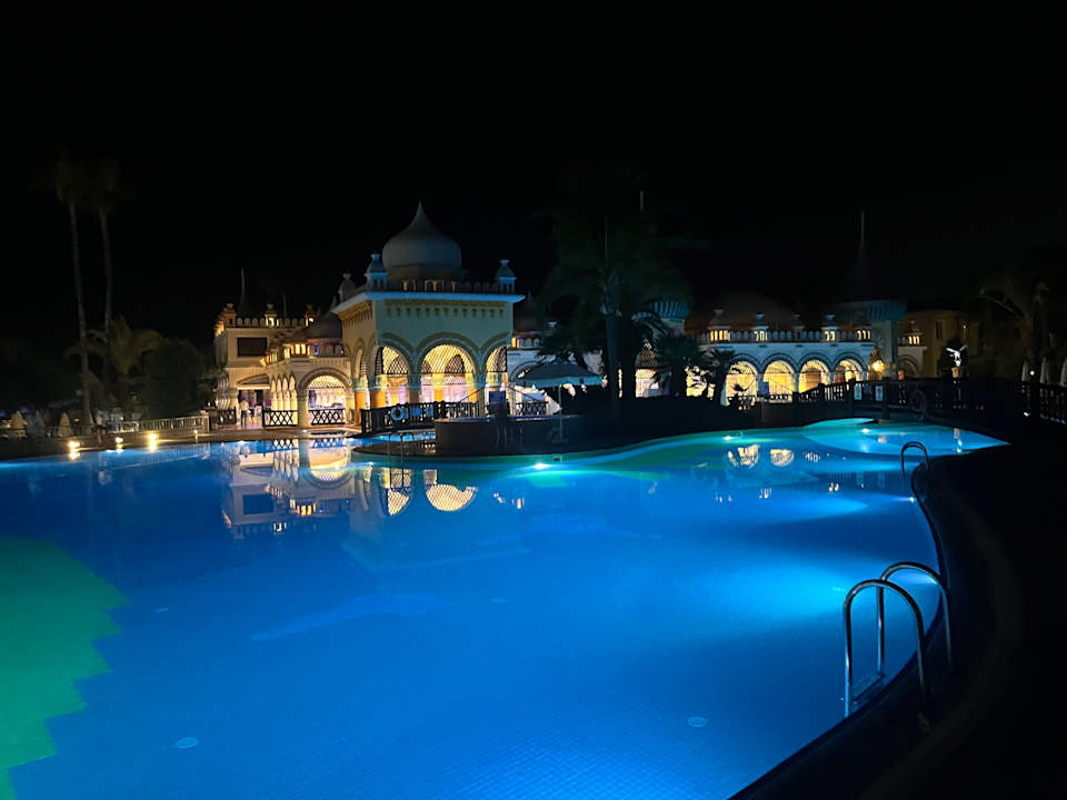 Pool Kamelya Aishen Club