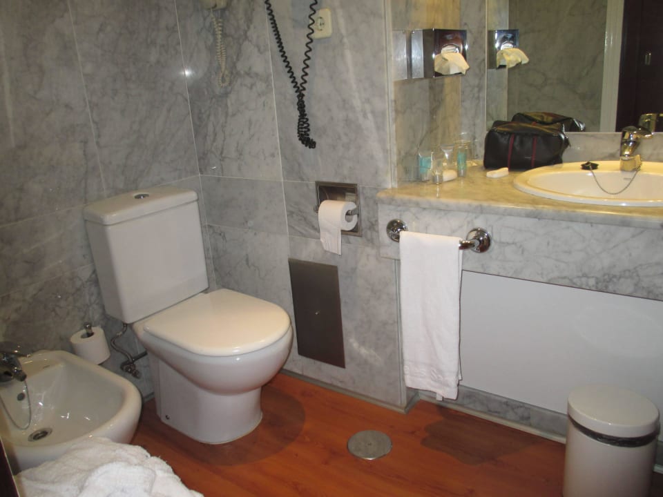 Baño muy limpio Hotel Santemar