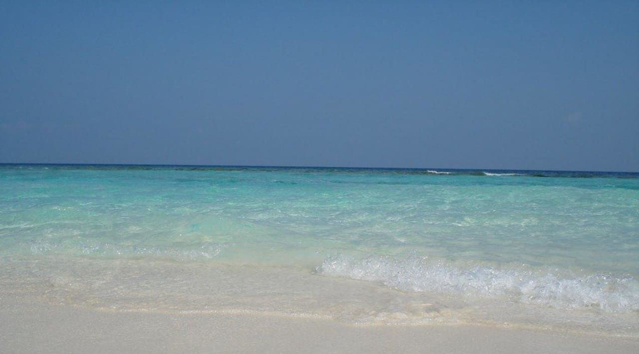 Strand Lagunenseite Kuramathi Maldives
