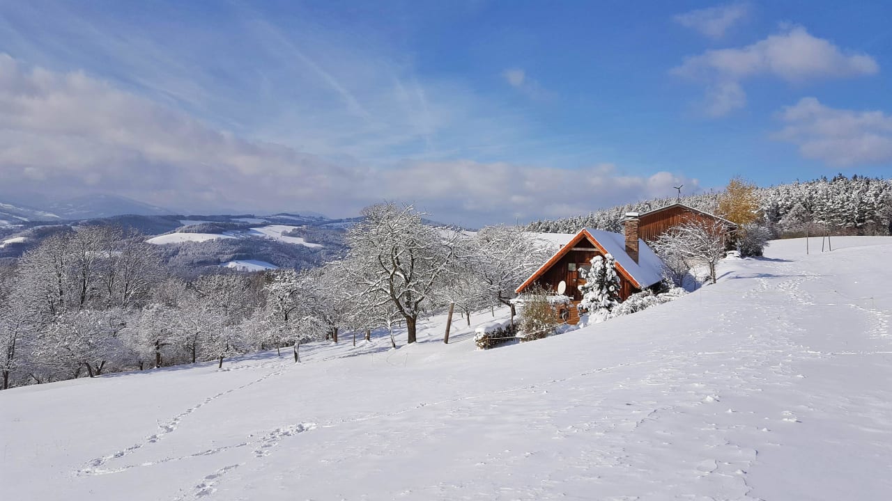 Ferienhaus im Winter mit Landschaft Pension Wachahof