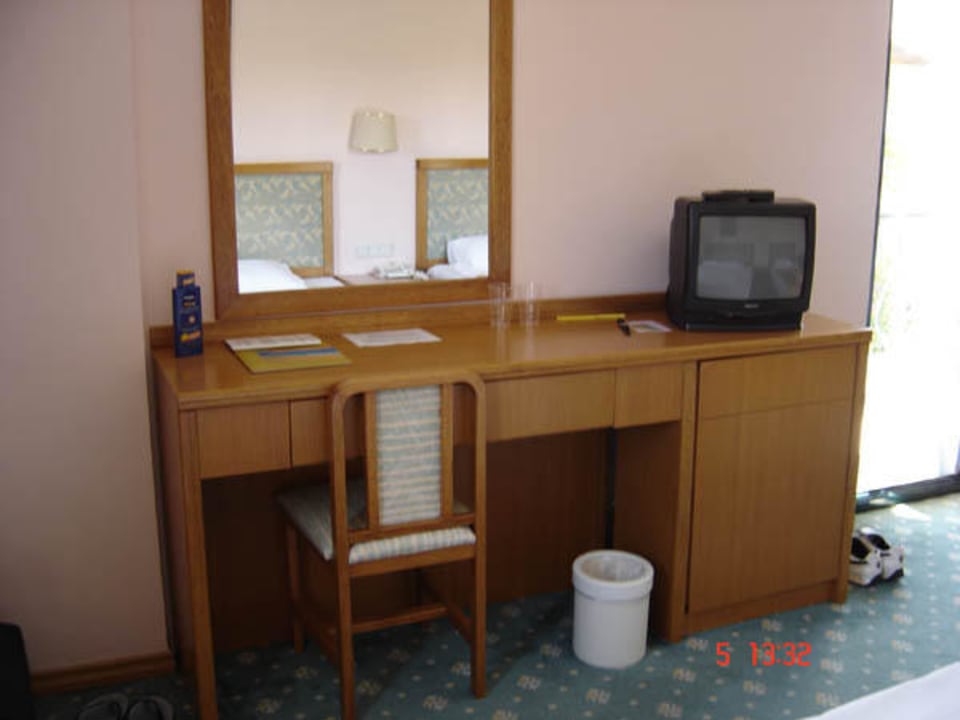 Zimmer-Einrichtung Miramare Queen Hotel