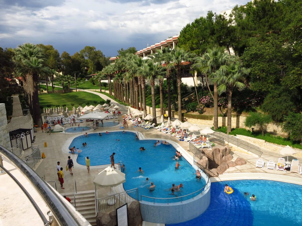 Pool in Richtung Garten - oberer Pool beheizt Club Melas Privé