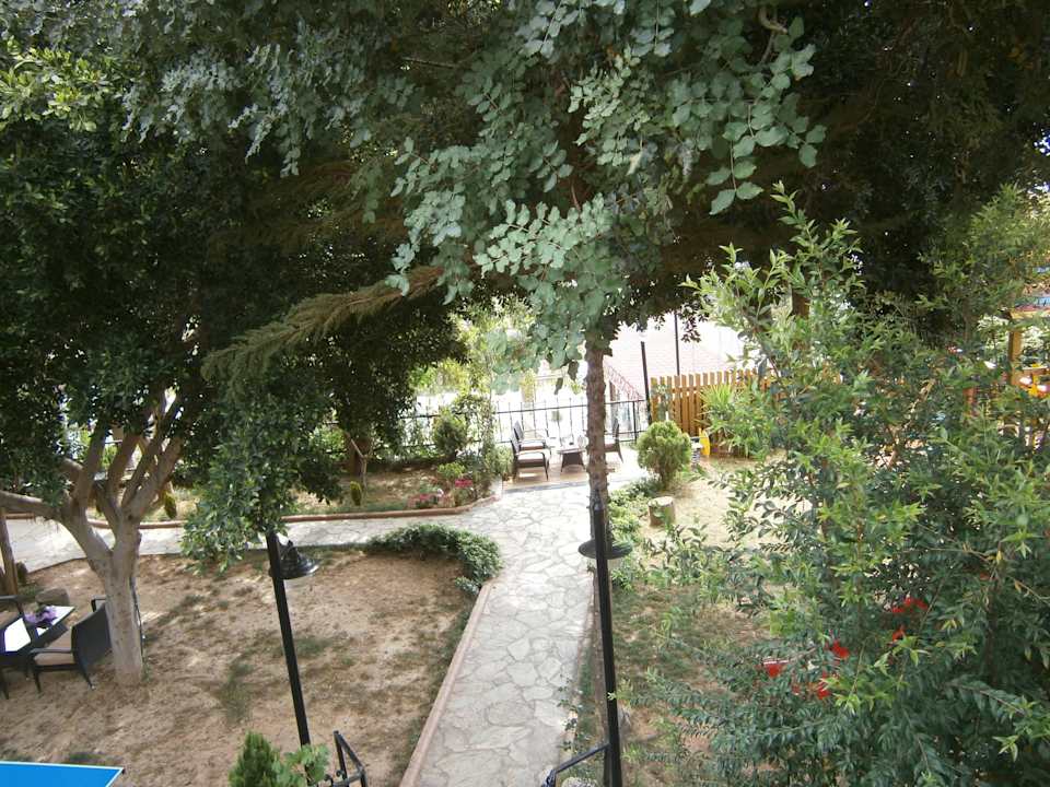 Ausblick in den Garten La Finca Marina