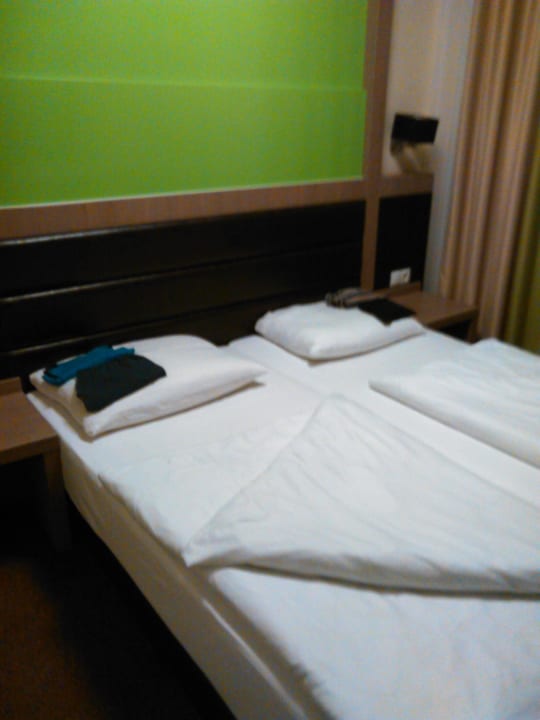 Doppelbett Holiday Inn - the niu, Fusion Hamburg St. Georg