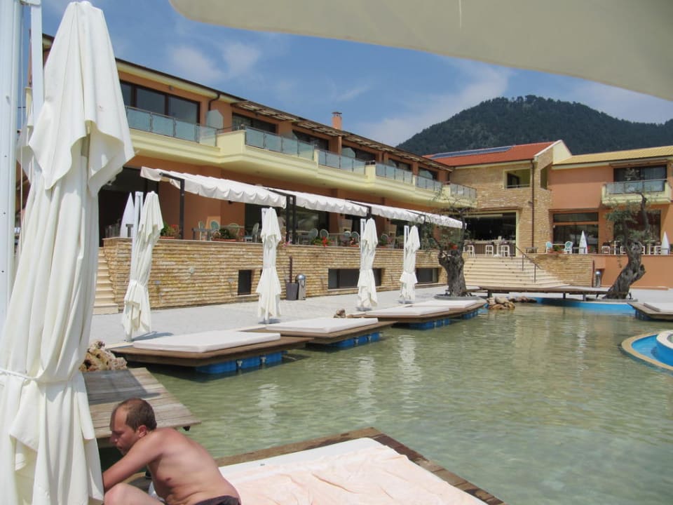 Pool mit den schwimmenden Betten,Restaurant & Bar Alexandra Golden Boutique - Adults only