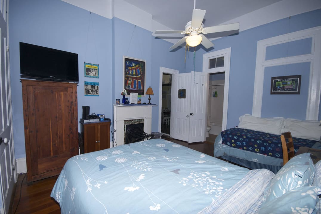 Blue Room Hotel The Burgundy Bed and Breakfast