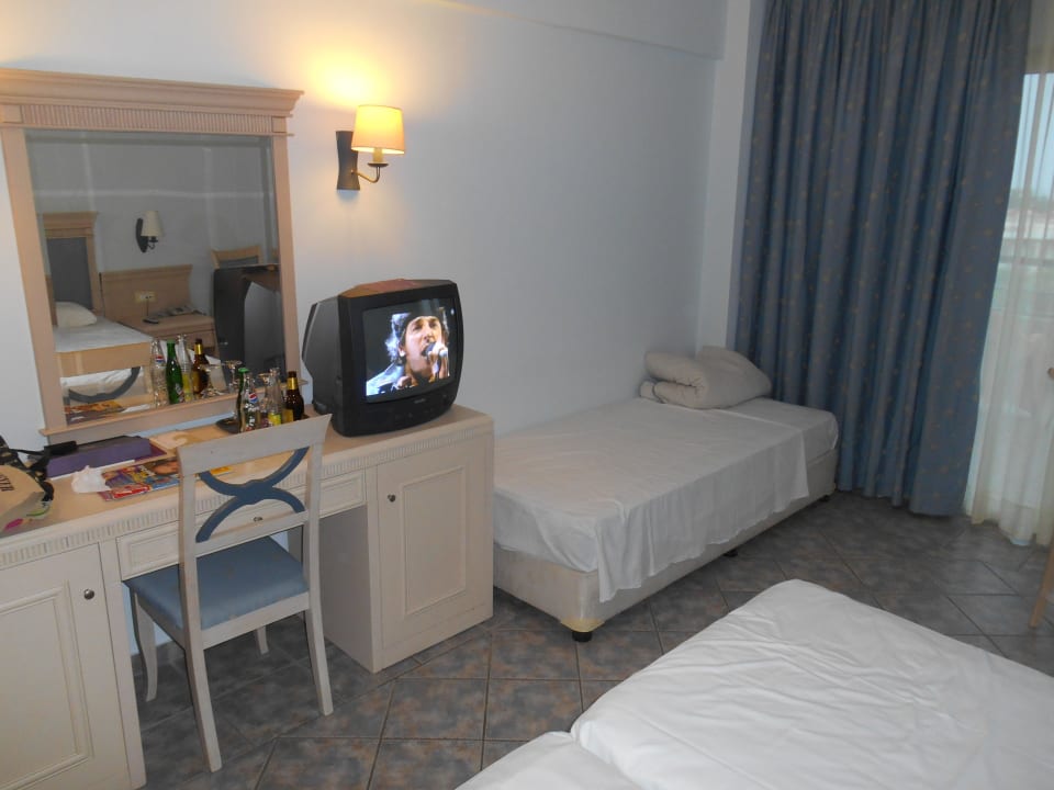Fernseher und Beibett Lindos Princess Beach Resort & Spa