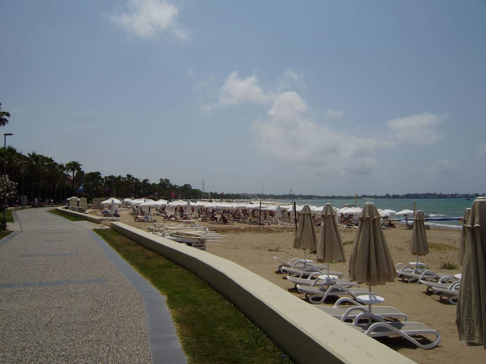 Promenade davor Melas Resort Hotel