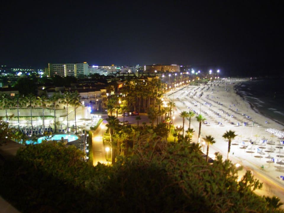 Leerer Hotelstrand gegen 21 Uhr Hipotels Mediterraneo