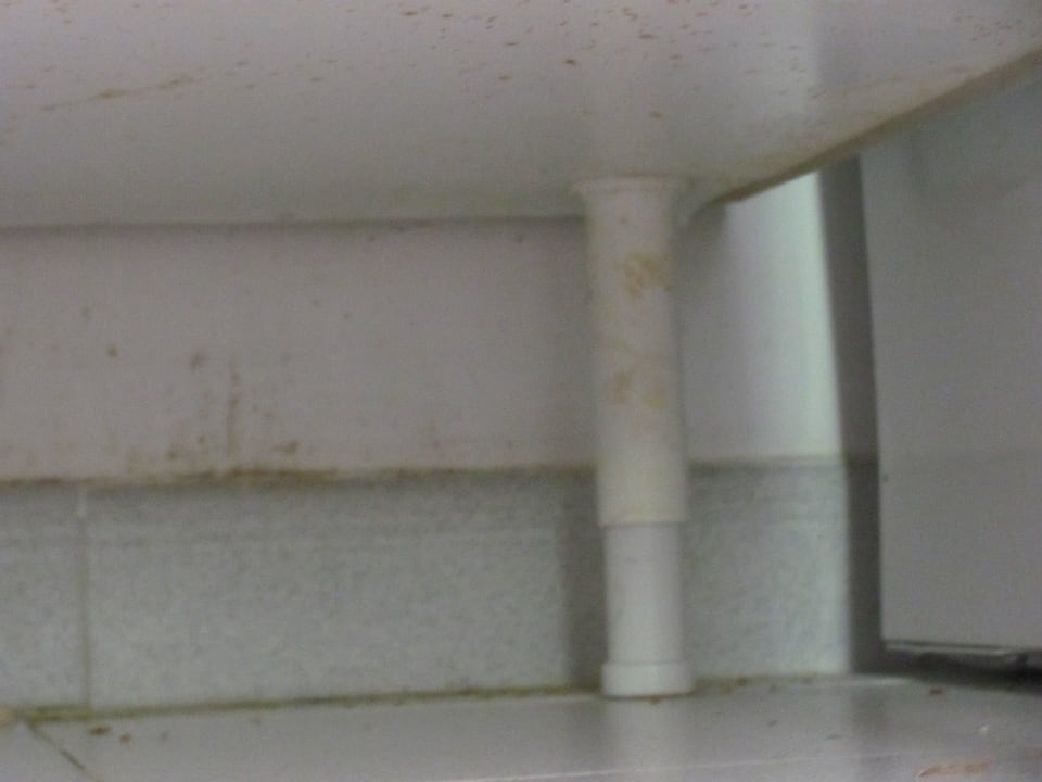 Schmutz unter dem Schrank Gavimar Ariel Chico Club & Resort