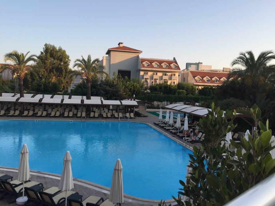 Pool Side Breeze Hotel