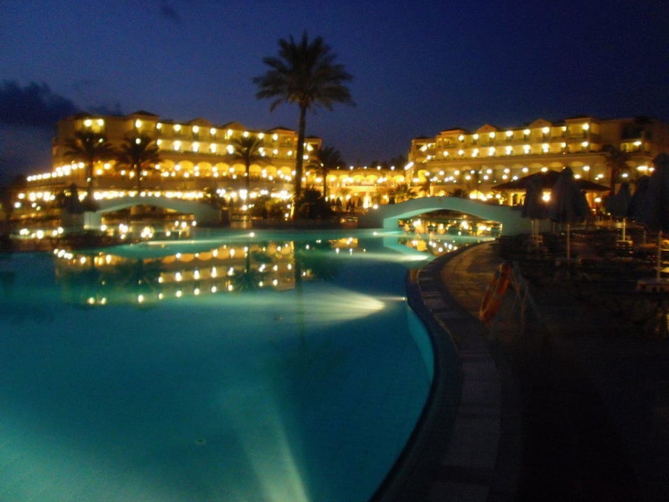 Haupthaus bei Nacht Lindos Princess Beach Resort & Spa